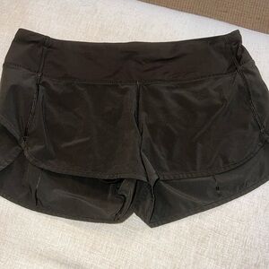 Lululemon Speed Short 2.5” inseam size 6 Hunter Green